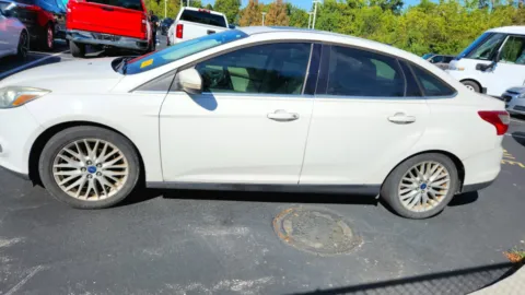 More photos of 2012 Ford Focus SEL at Tom Gill Chevrolet, KY