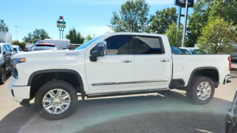 More photos of 2025 Chevrolet Silverado 3500HD High Country at Tom Gill Chevrolet, KY