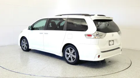 More photos of 2019 Toyota Sienna SE at Tom Gill Chevrolet, KY