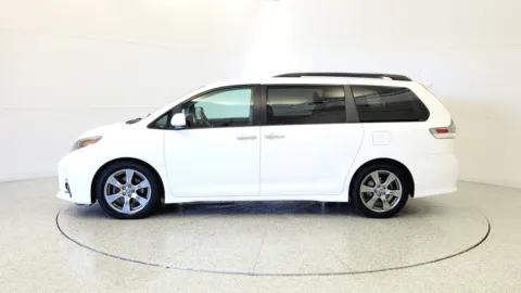 More photos of 2019 Toyota Sienna SE at Tom Gill Chevrolet, KY