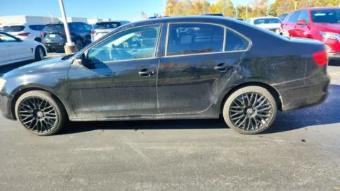More photos of 2012 Volkswagen Jetta Sedan SE at Tom Gill Chevrolet, KY