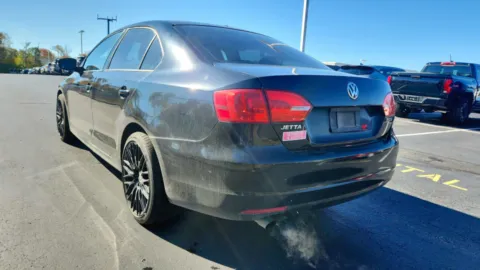 More photos of 2012 Volkswagen Jetta Sedan SE at Tom Gill Chevrolet, KY