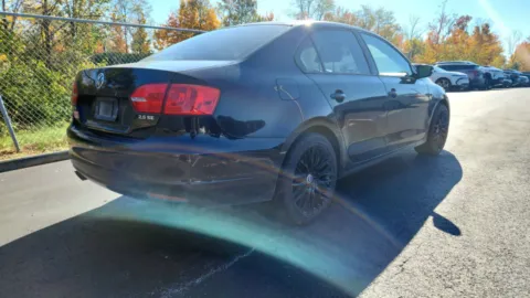 Photos of 2012 Volkswagen Jetta Sedan SE for sale in Florence, KY at Tom Gill Chevrolet