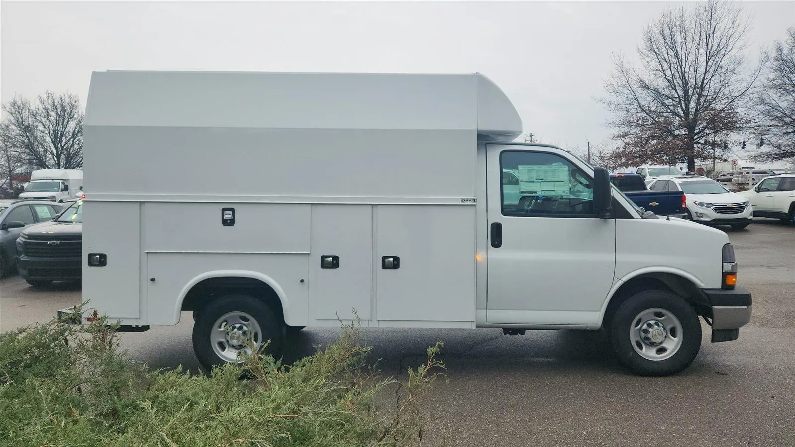 White 2025 Chevrolet Express Cutaway 3500 Van 139 for sale in Florence, KY