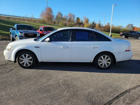 More photos of 2008 Ford Taurus SEL at Tom Gill Buick GMC, OH