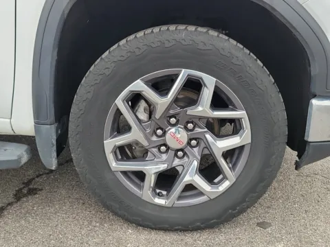 More photos of 2022 GMC Sierra 1500 SLE at Tom Gill Buick GMC, OH