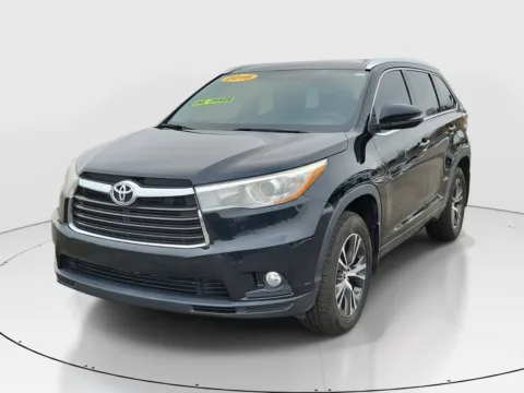 Photos of 2016 Toyota Highlander XLE for sale in Hamilton, OH at Tom Gill Buick GMC