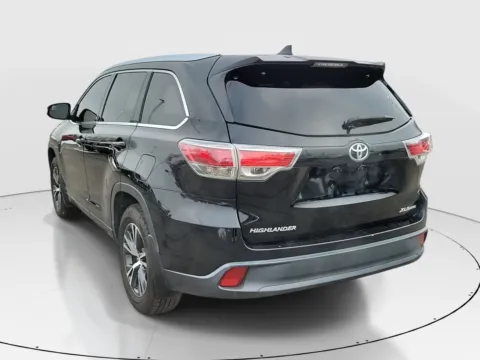 Another view of 2016 Toyota Highlander XLE for sale in Hamilton, OH at Tom Gill Buick GMC