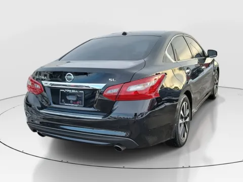 More photos of 2018 Nissan Altima 2.5 SL at Tom Gill Buick GMC, OH