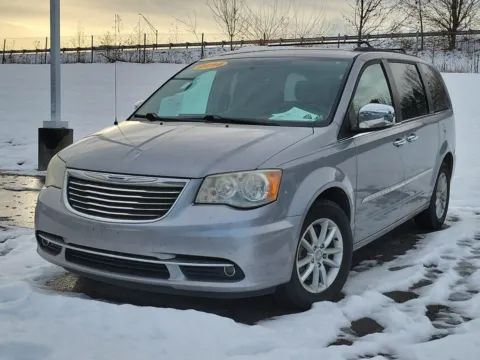 More photos of 2014 Chrysler Town & Country Touring-L at Tom Gill Buick GMC, OH