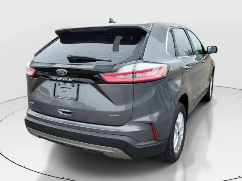 More photos of 2024 Ford Edge SEL at Tom Gill Buick GMC, OH
