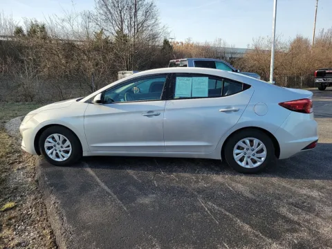 More photos of 2019 Hyundai Elantra SE at Tom Gill Buick GMC, OH