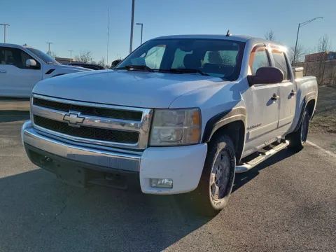 More photos of 2007 Chevrolet Silverado 1500 LT w/1LT at Tom Gill Buick GMC, OH