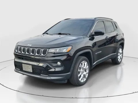 Photos of 2023 Jeep Compass Latitude Lux for sale in Hamilton, OH at Tom Gill Buick GMC