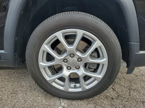 More photos of 2023 Jeep Compass Latitude Lux at Tom Gill Buick GMC, OH