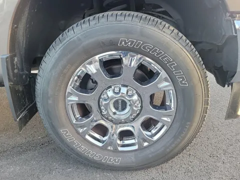 More photos of 2022 Ford Super Duty F-350 SRW LARIAT at Tom Gill Buick GMC, OH