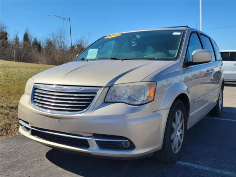 Another view of 2014 Chrysler Town & Country Touring for sale in Hamilton, OH at Tom Gill Buick GMC