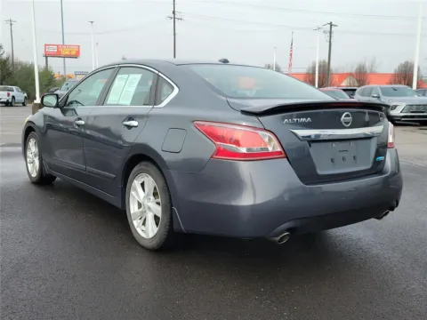 Another view of 2013 Nissan Altima 2.5 SL for sale in Hamilton, OH at Tom Gill Buick GMC