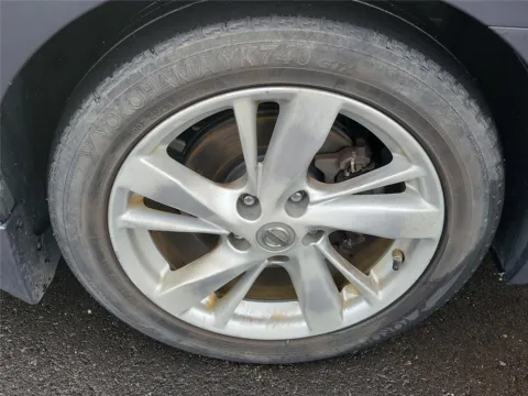 More photos of 2013 Nissan Altima 2.5 SL at Tom Gill Buick GMC, OH