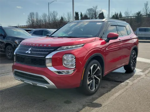 Photos of 2024 Mitsubishi Outlander SEL for sale in Hamilton, OH at Tom Gill Buick GMC