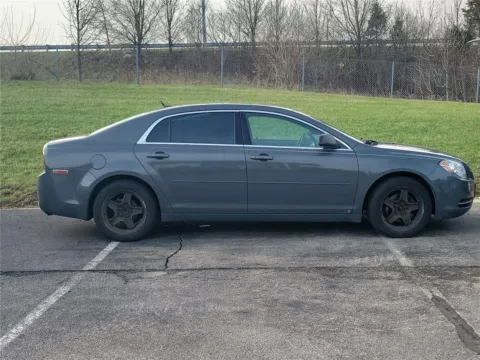 Gray 2009 Chevrolet Malibu LS w/1LS for sale in Hamilton, OH