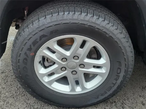 More photos of 2023 Jeep Grand Cherokee Laredo at Tom Gill Buick GMC, OH