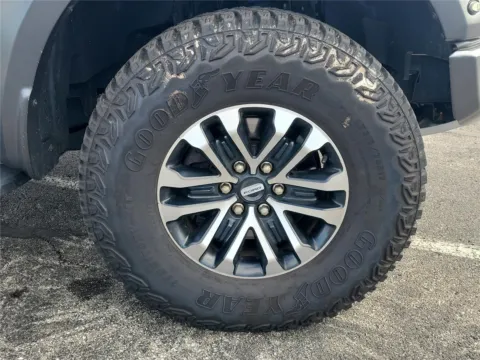 More photos of 2020 Ford F-150 Raptor at Tom Gill Buick GMC, OH