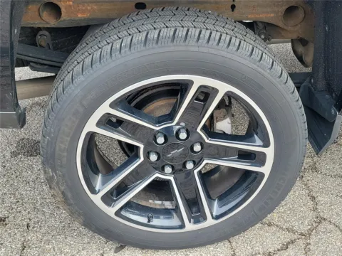 More photos of 2017 Chevrolet Silverado 1500 LT at Tom Gill Buick GMC, OH