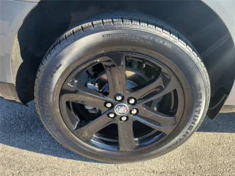 More photos of 2024 Buick Enclave Essence at Tom Gill Buick GMC, OH