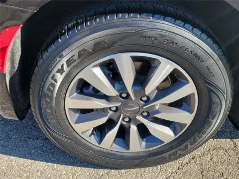 More photos of 2023 Chrysler Pacifica Hybrid Touring L at Tom Gill Buick GMC, OH