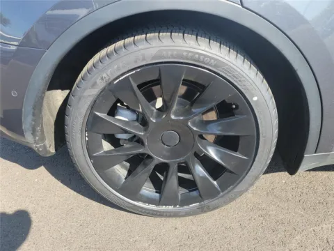 More photos of 2021 Tesla Model Y Long Range at Tom Gill Buick GMC, OH