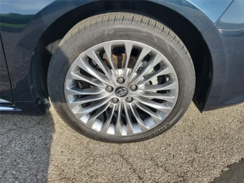 More photos of 2016 Toyota Avalon Limited at Tom Gill Buick GMC, OH