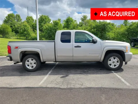 Silver 2008 Chevrolet Silverado 1500 LT w/1LT for sale in Hamilton, OH