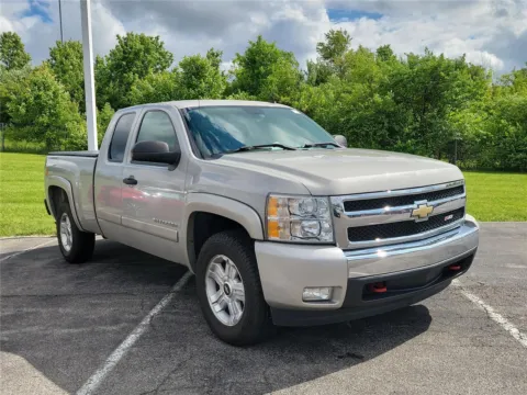 Photos of 2008 Chevrolet Silverado 1500 LT w/1LT for sale in Hamilton, OH at Tom Gill Buick GMC