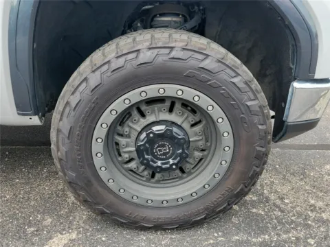 More photos of 2022 GMC Sierra 1500 SLT at Tom Gill Buick GMC, OH