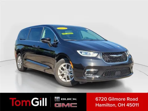 Black 2023 Chrysler Pacifica Touring L for sale in Hamilton, OH