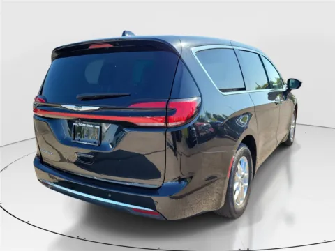 More photos of 2023 Chrysler Pacifica Touring L at Tom Gill Buick GMC, OH