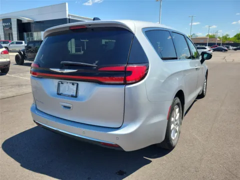 More photos of 2023 Chrysler Pacifica Touring L at Tom Gill Buick GMC, OH