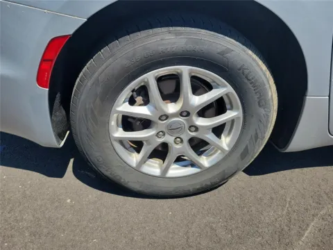 More photos of 2023 Chrysler Pacifica Touring L at Tom Gill Buick GMC, OH