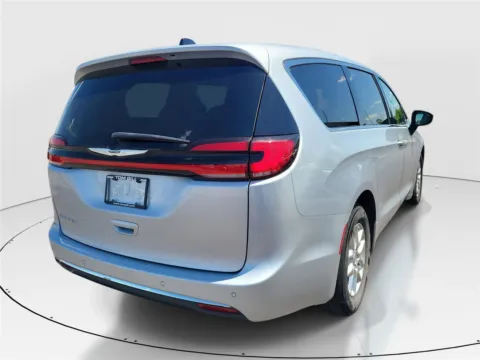 More photos of 2023 Chrysler Pacifica Touring L at Tom Gill Buick GMC, OH