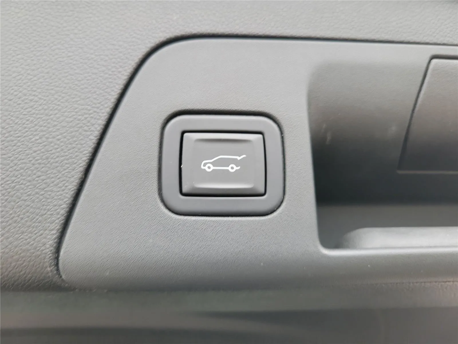 2023 Buick Envision Essence - Photo 11