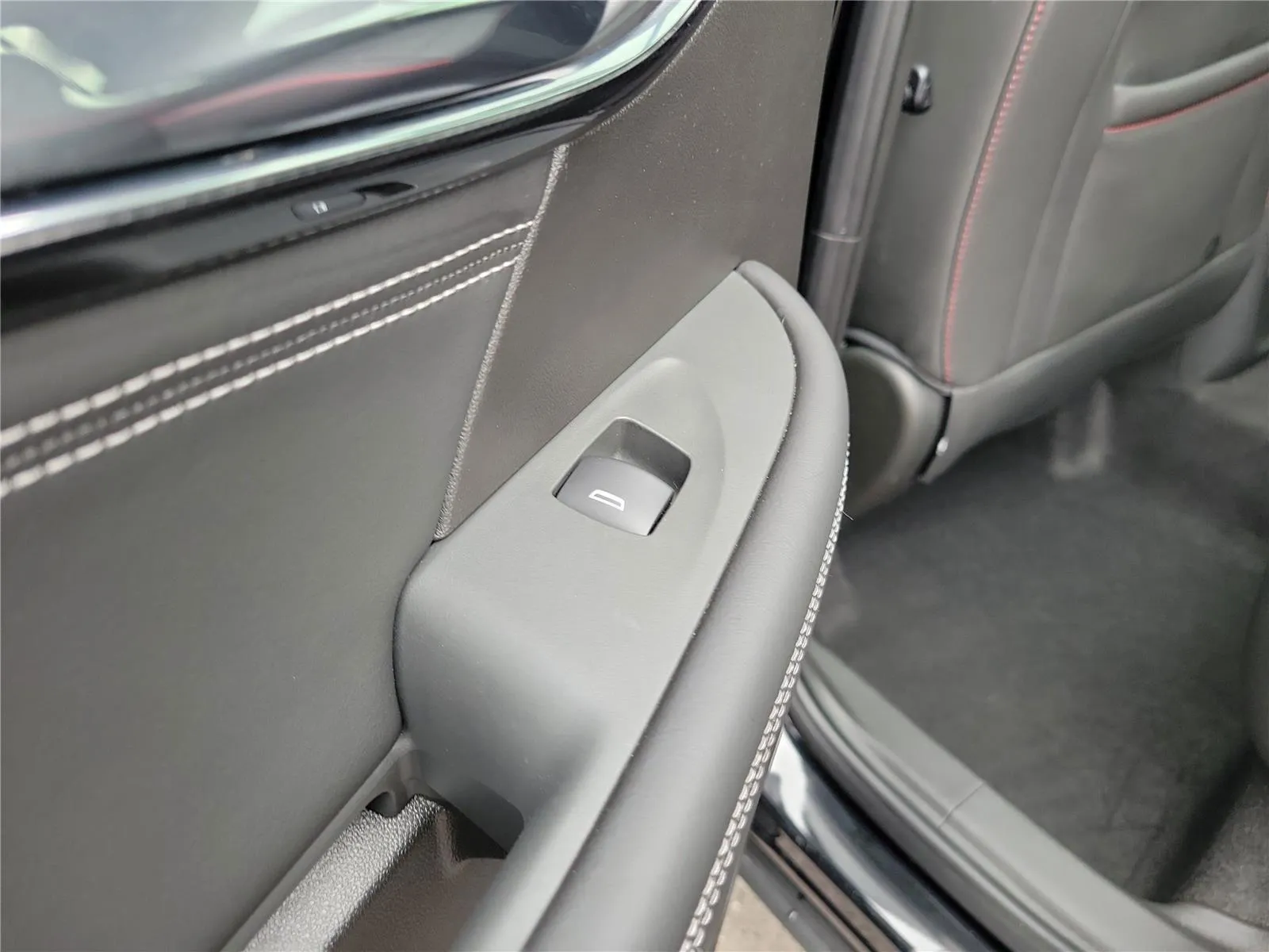 2023 Buick Envision Essence - Photo 18
