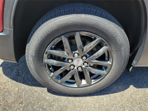 More photos of 2019 GMC Acadia SLT at Tom Gill Buick GMC, OH