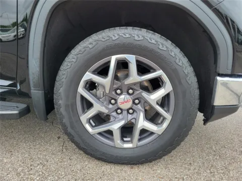 More photos of 2022 GMC Sierra 1500 SLT at Tom Gill Buick GMC, OH