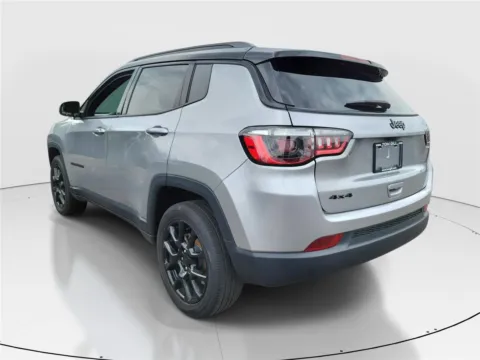 Another view of 2022 Jeep Compass Altitude for sale in Hamilton, OH at Tom Gill Buick GMC