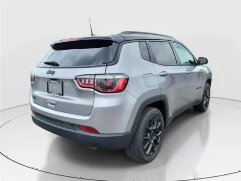 More photos of 2022 Jeep Compass Altitude at Tom Gill Buick GMC, OH