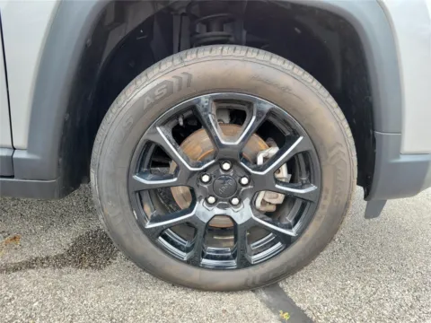 More photos of 2022 Jeep Compass Altitude at Tom Gill Buick GMC, OH