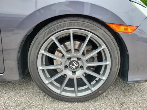 More photos of 2018 Honda Civic Si Sedan Manual at Tom Gill Buick GMC, OH