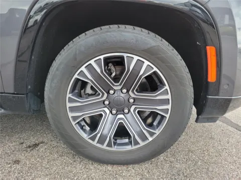 More photos of 2024 Jeep Wagoneer L Series II at Tom Gill Buick GMC, OH
