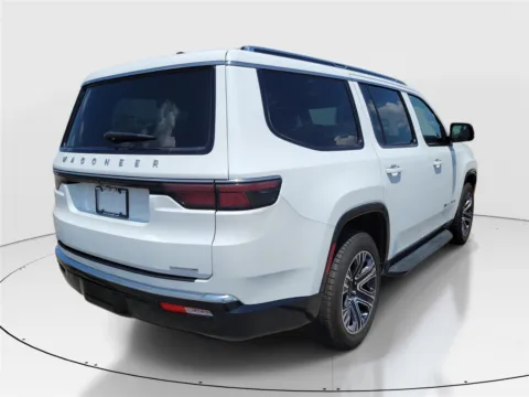More photos of 2024 Jeep Wagoneer Series II at Tom Gill Buick GMC, OH